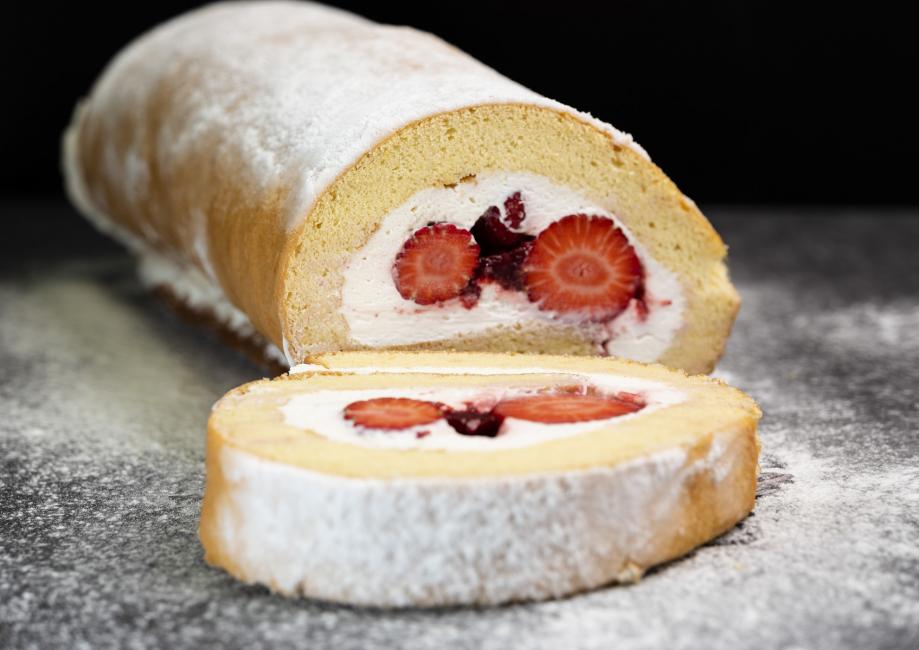 JetDine Menu dp8 - Swiss Roll filled with Strawberries or Figs