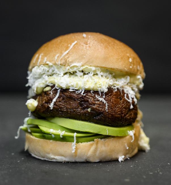 JetDine Menu F12 - mini portobello muschroom burger with goat cheese and avocado (vegetarian)